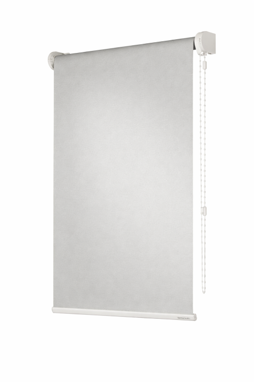 Biela roleta s reťazovým ovládaním.